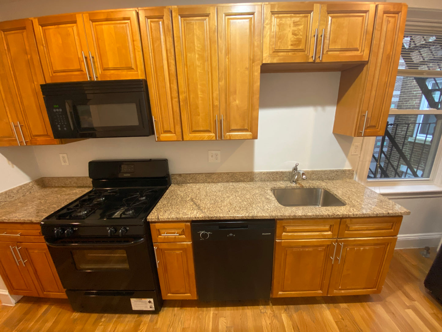 $2,295 / 1br - 585ft2 - ➽Beautiful Brighton 1 Bedroom Available Now! HT & HW Included! No Fee! (Brighton)