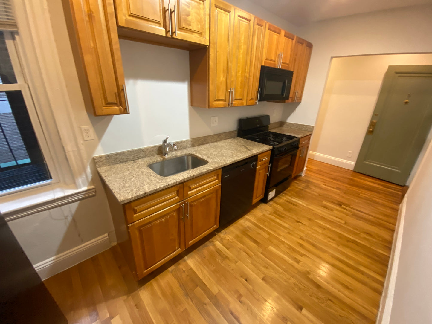 $2,500 / 1br - 585ft2 - ➽Charming Brighton 1 Bedroom Available May! Pet-Friendly! (Brighton)