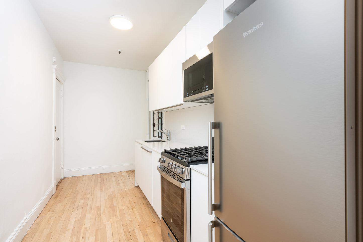 APPLICATION PENDING $2,525 / 1br - 585ft2 - ➽Stunning Brighton 1 Bedroom Available Now! HW/HW Included! No Fee! (Brighton)