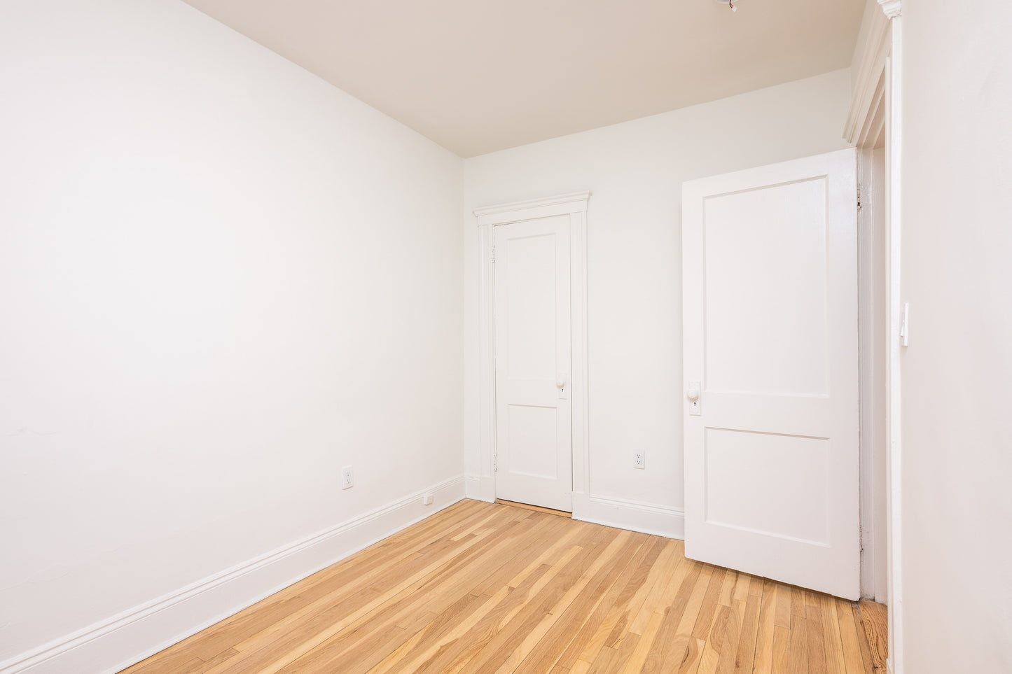 APPLICATION PENDING $2,525 / 1br - 585ft2 - ➽Stunning Brighton 1 Bedroom Available Now! HW/HW Included! No Fee! (Brighton)