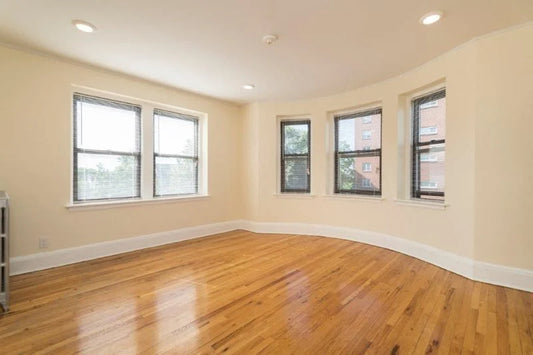 $3,400 / 2br - 815ft2 - ➽Stunning Somerville 2 Bedroom Available September! (Winter Hill)