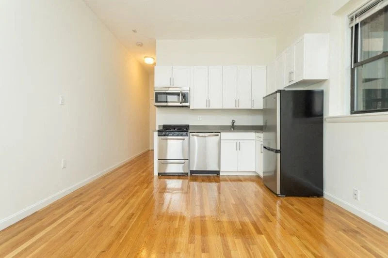 $2,525 / 1br - 344ft2 - ➽Beautiful Top Floor Back Bay 1 Bedroom Available September! No Fee! (Back Bay)