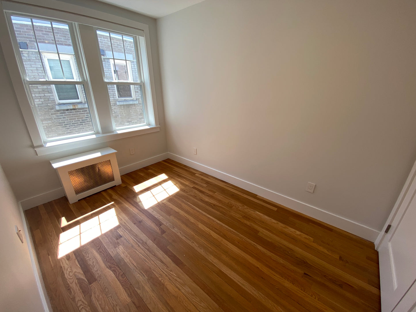 $2,725 / 1br - 495ft2 - ➽Chic Brighton Top Floor 1 Bedroom Available September! HT/HW Included (Brighton)