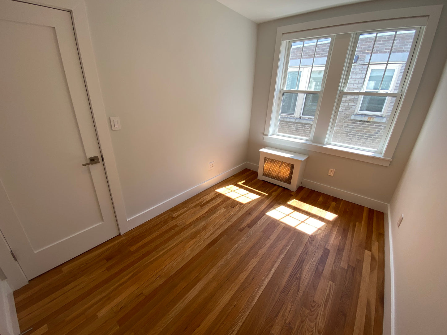 $2,725 / 1br - 495ft2 - ➽Chic Brighton Top Floor 1 Bedroom Available September! HT/HW Included (Brighton)