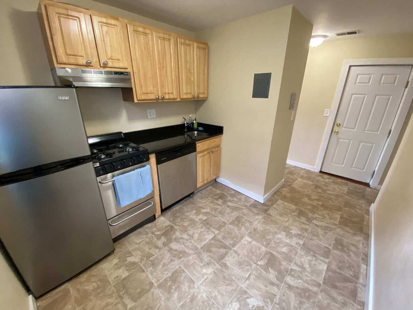 APPLICATION PENDING $3,150 / 2br - ➼Fantastic Beacon Hill 2 Bedroom w/No Fee! Pet-Friendly! (Beacon Hill)