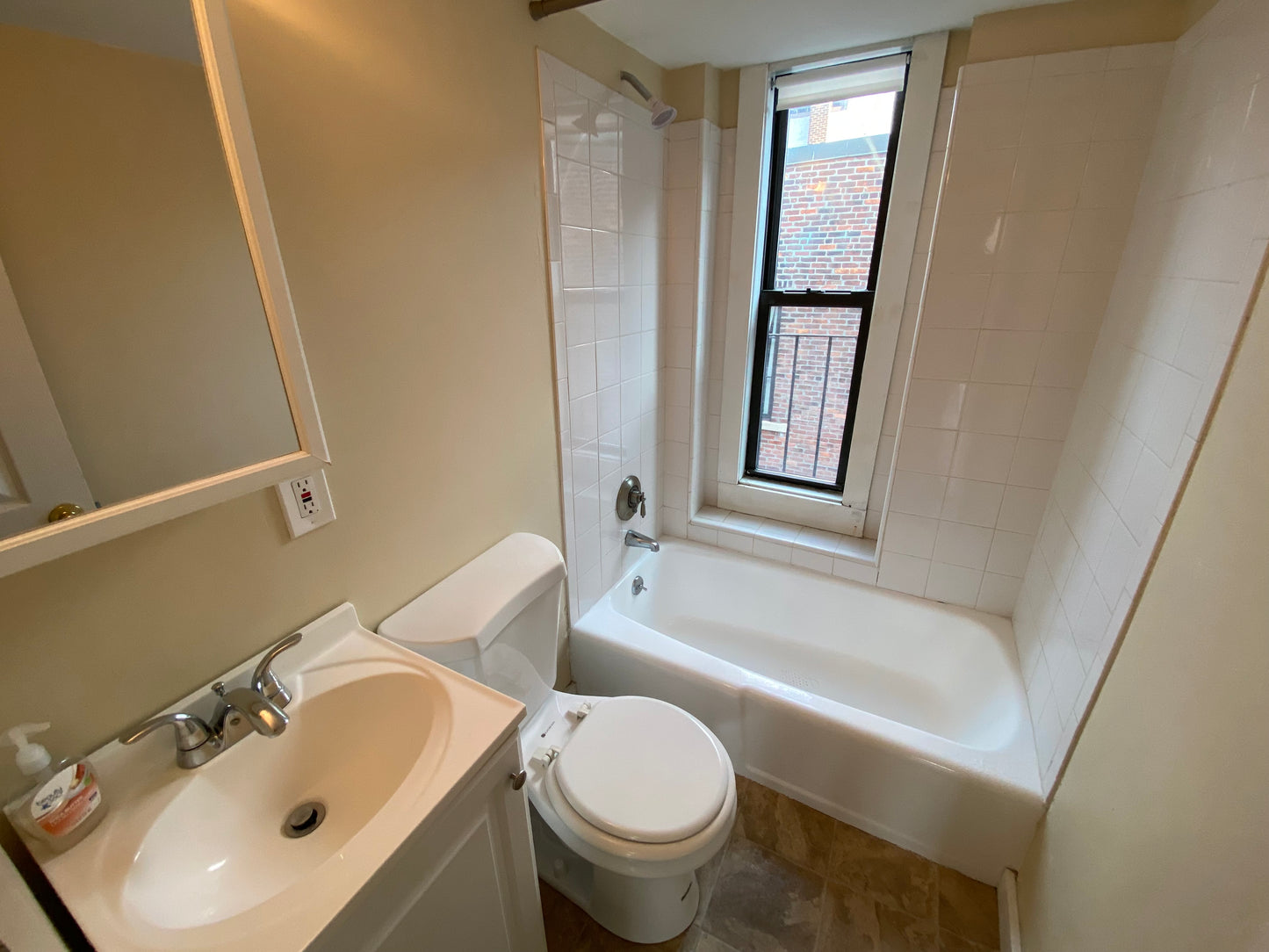 APPLICATION PENDING $3,150 / 2br - ➼Fantastic Beacon Hill 2 Bedroom w/No Fee! Pet-Friendly! (Beacon Hill)
