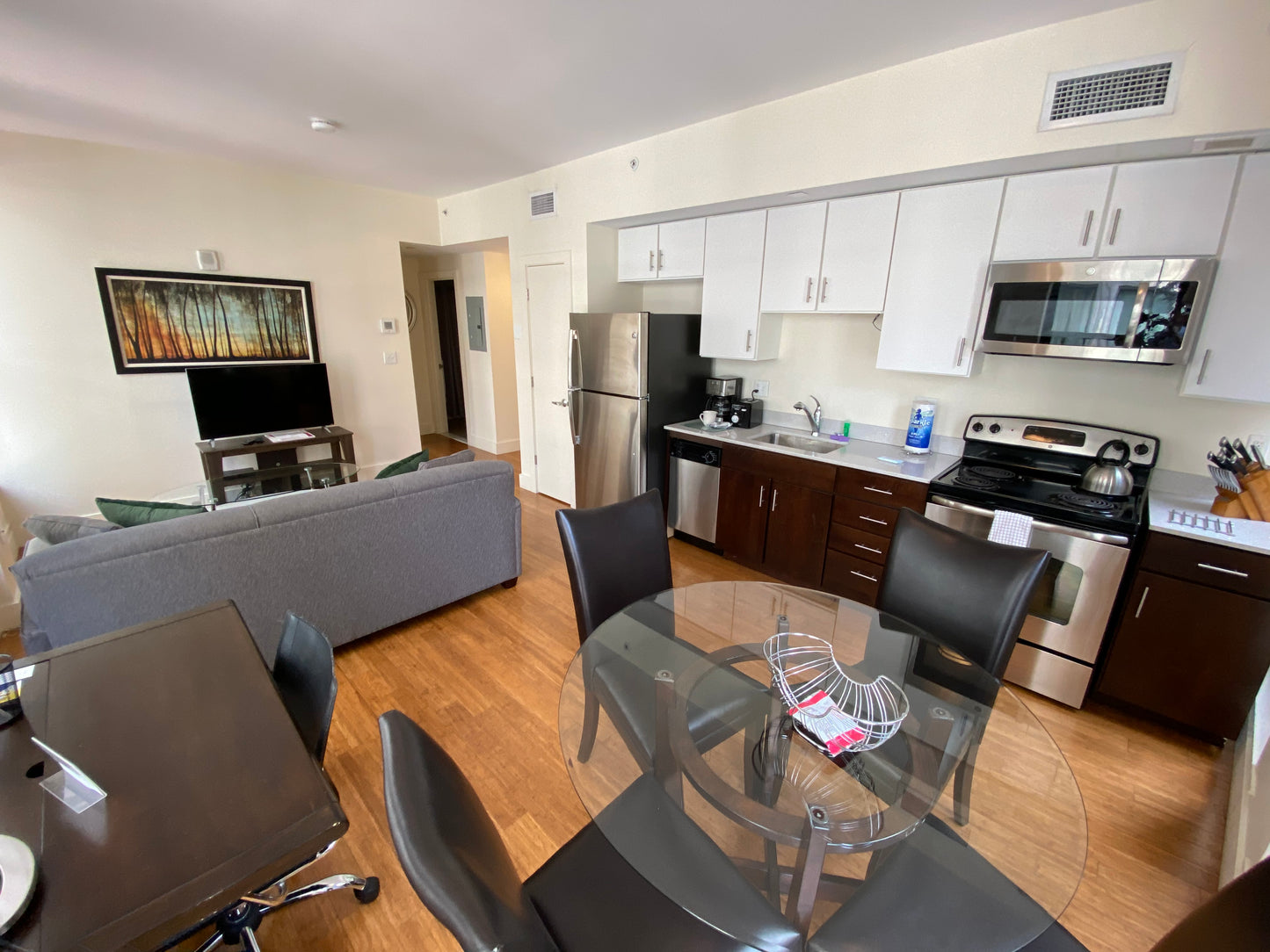 $3,200 / 1br - 527ft2 - ➽Superior Midtown 1 Bedroom Available September! Pet-Friendly! (Midtown)