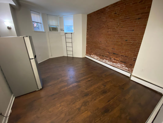 APPLICATION PENDING $2,300 / 271ft2 - ➽Charming Back Bay Studio Available September! (Back Bay)