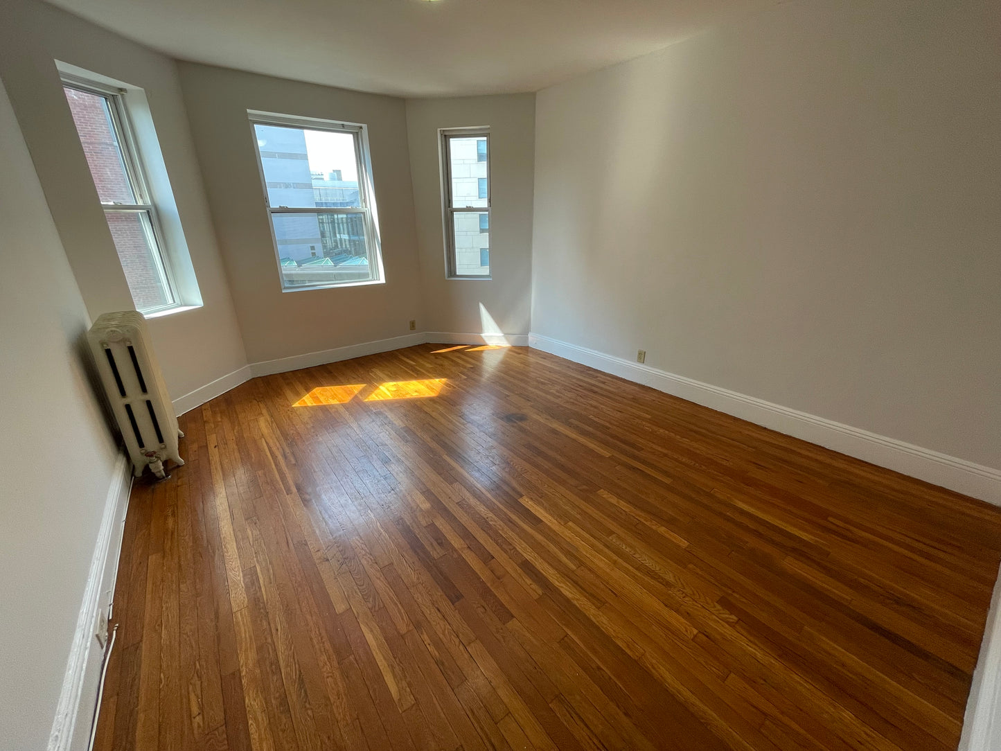 $2,950 / 1br - 592ft2 - ➽Fantastic South End 1 Bedroom Available June! (Mission Hill)