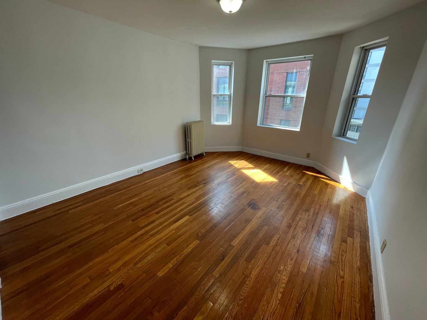 $2,950 / 1br - 592ft2 - ➽Fantastic South End 1 Bedroom Available June! (Mission Hill)