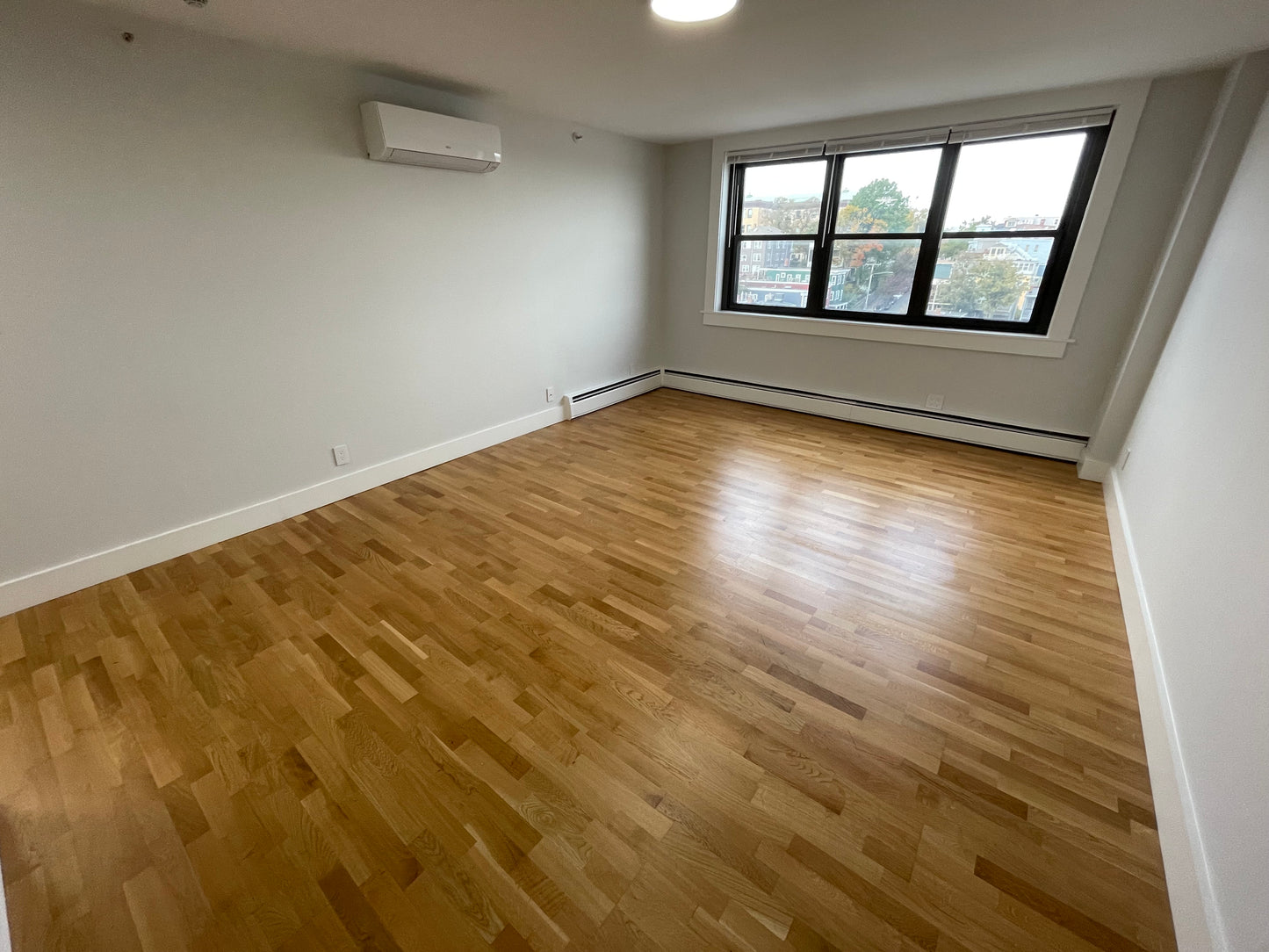 APPLICATION PENDING $3,575 / 2br - 793ft2 - ➽Fantastic South Boston 2 Bedroom Available September! (South Boston)