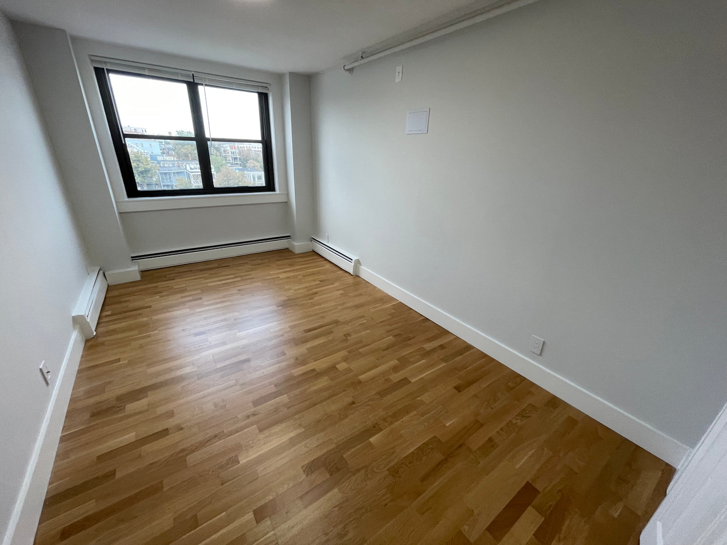 APPLICATION PENDING $3,575 / 2br - 793ft2 - ➽Fantastic South Boston 2 Bedroom Available September! (South Boston)