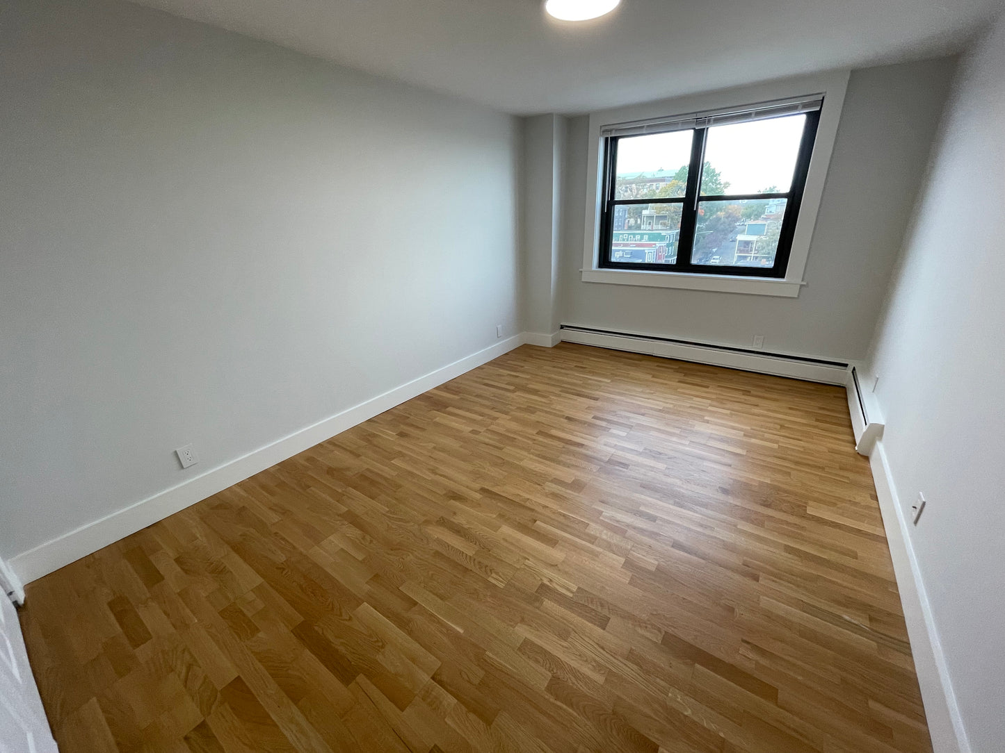 APPLICATION PENDING $3,575 / 2br - 793ft2 - ➽Fantastic South Boston 2 Bedroom Available September! (South Boston)