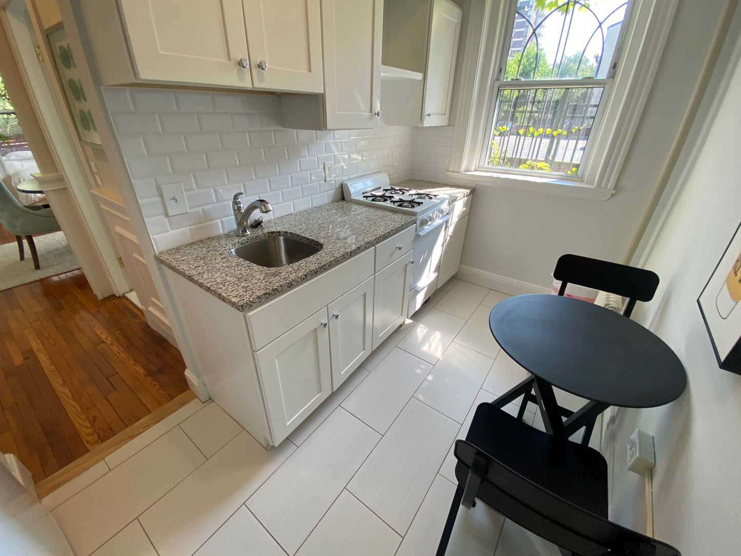 $2,450 / 371ft2 - ➽Beautiful Mission Hill Studio Available February! No Fee! (Mission Hill)