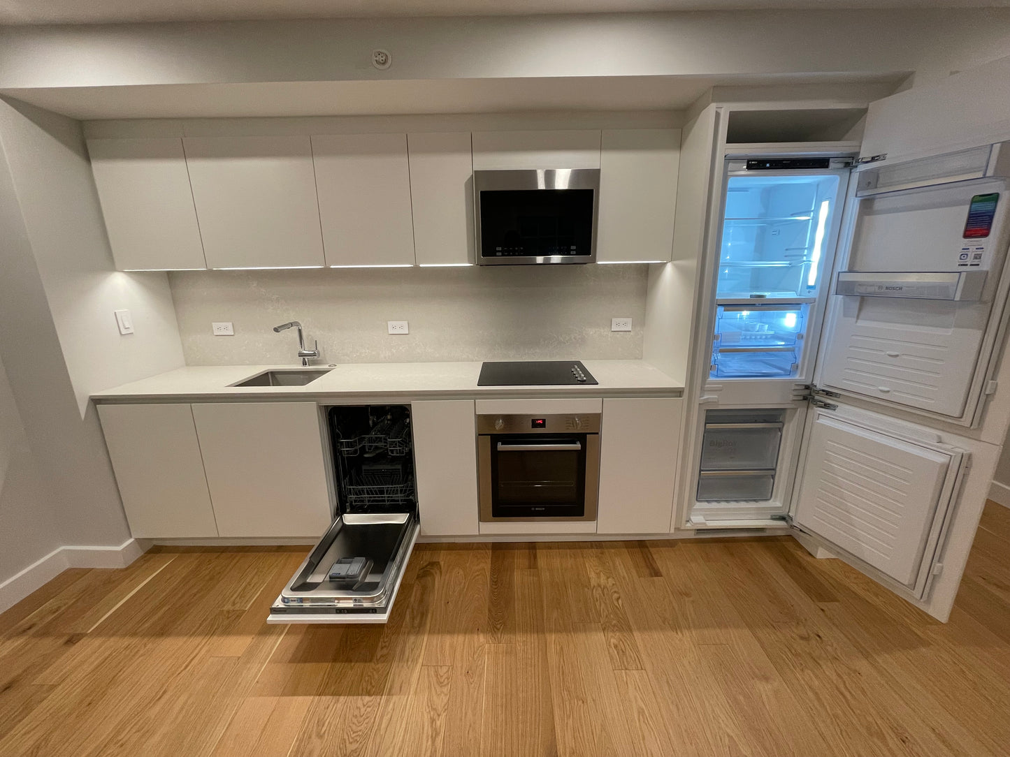 $3,200 / 1br - 660ft2 - ➽Deluxe Modern North End 1 Bedroom Available February! No Fee! (North End)