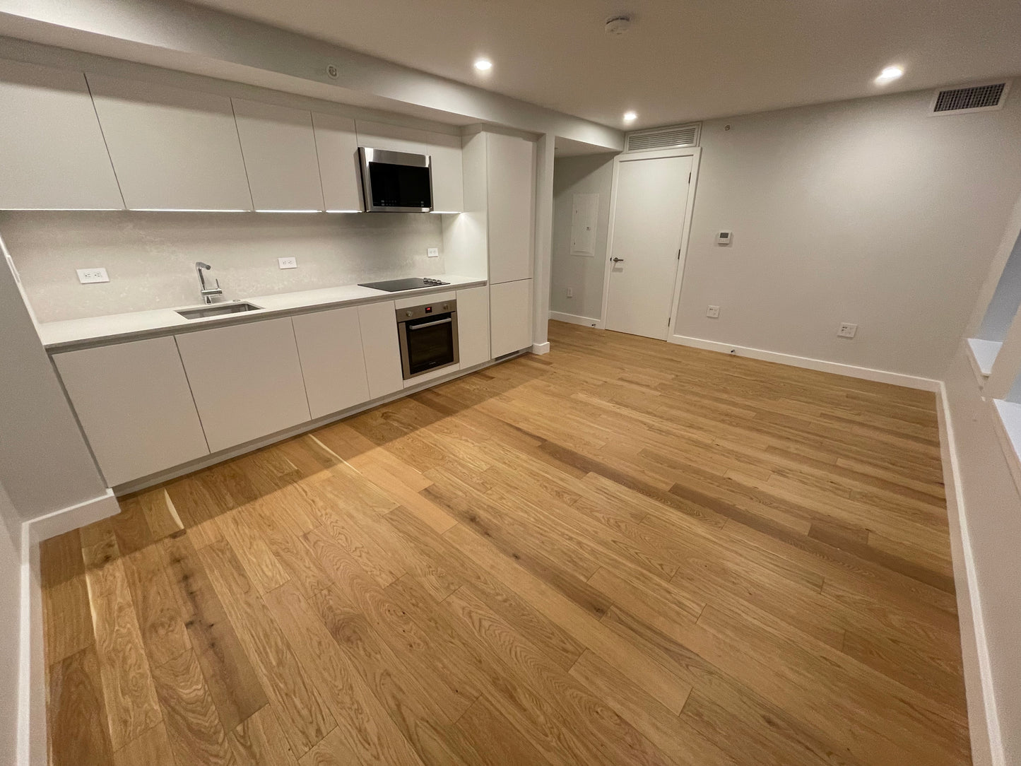 $3,200 / 1br - 660ft2 - ➽Deluxe Modern North End 1 Bedroom Available February! No Fee! (North End)