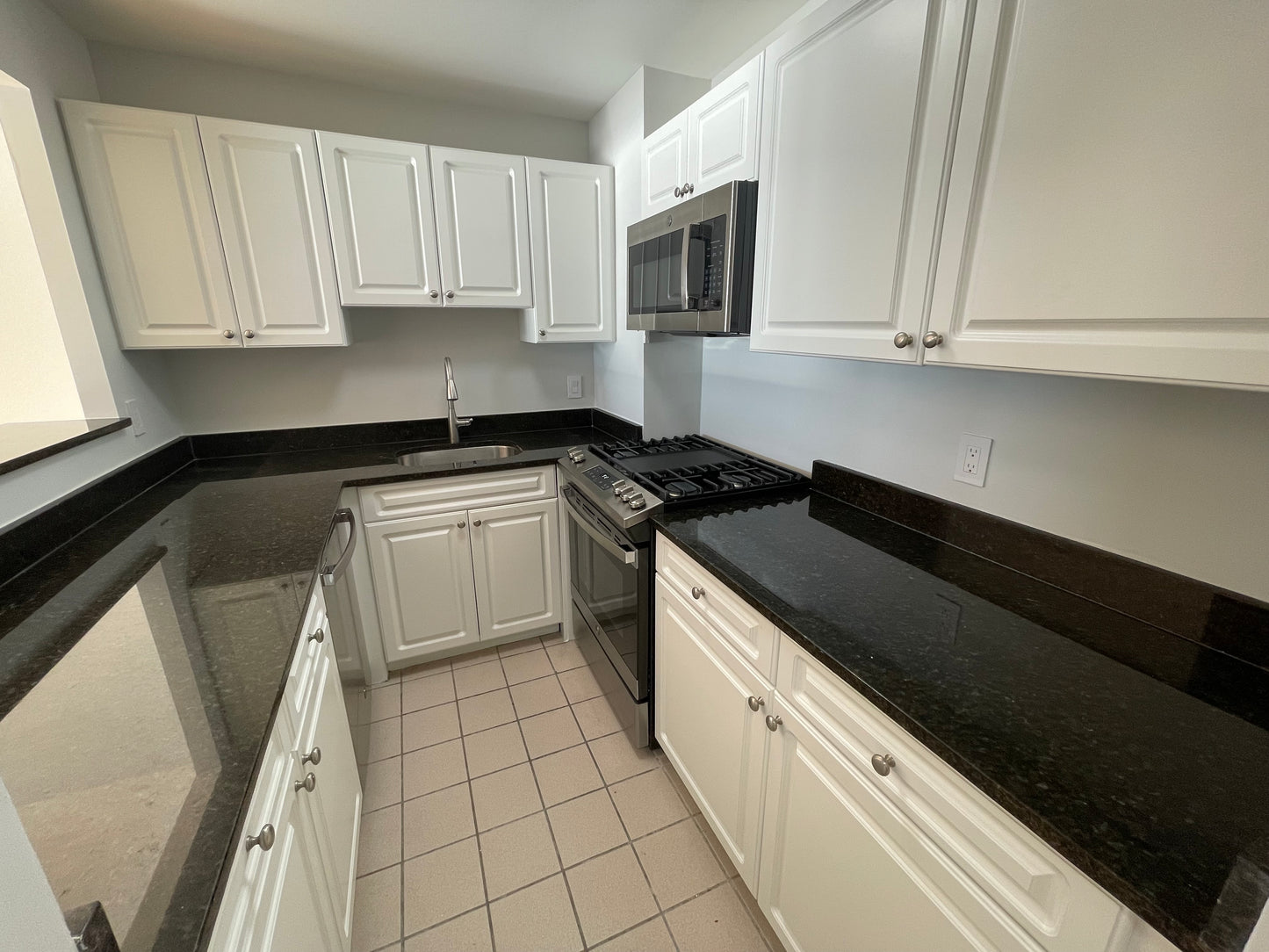 $3,625 / 2br - 776ft2 - ➽Lovely South Boston Waterview 2 Bedroom Available July! Pet-Friendly! (South Boston)