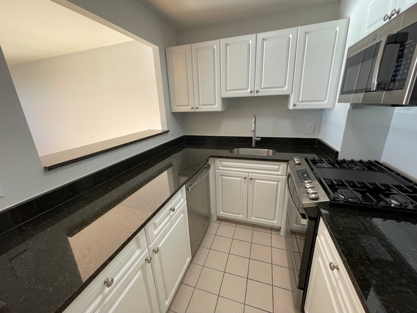 $3,625 / 2br - 776ft2 - ➽Lovely South Boston Waterview 2 Bedroom Available July! Pet-Friendly! (South Boston)