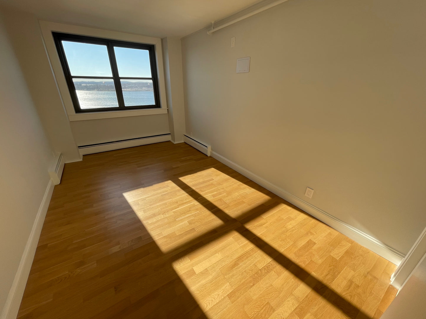 $3,625 / 2br - 776ft2 - ➽Lovely South Boston Waterview 2 Bedroom Available July! Pet-Friendly! (South Boston)