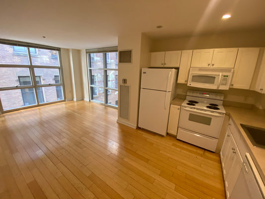 APPLICATION PENDING $4,275 / 2br - 840ft2 - ➽Dazzling Downtown 2 Bedroom 2 Bathroom Available July! (Theatre District)