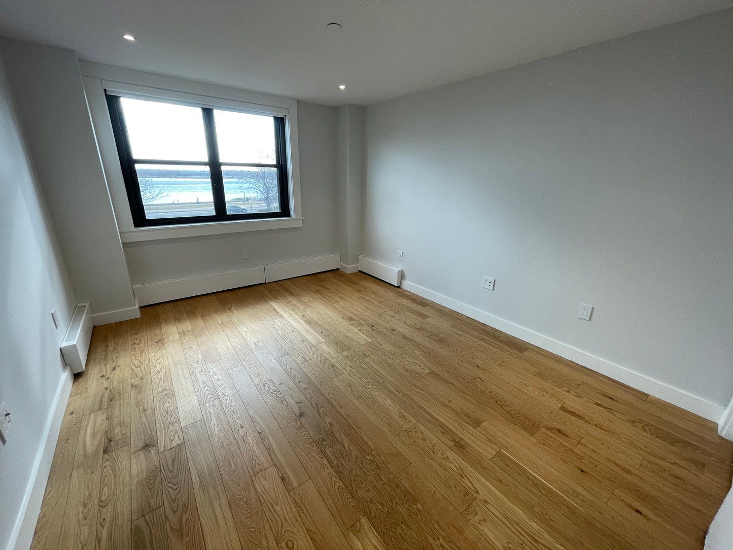 $2,750 / 1br - 612ft2 - ➽Breezy South Boston 1 Bedroom Avail. 2/1! Pet-Friendly! HT Included! (South Boston)