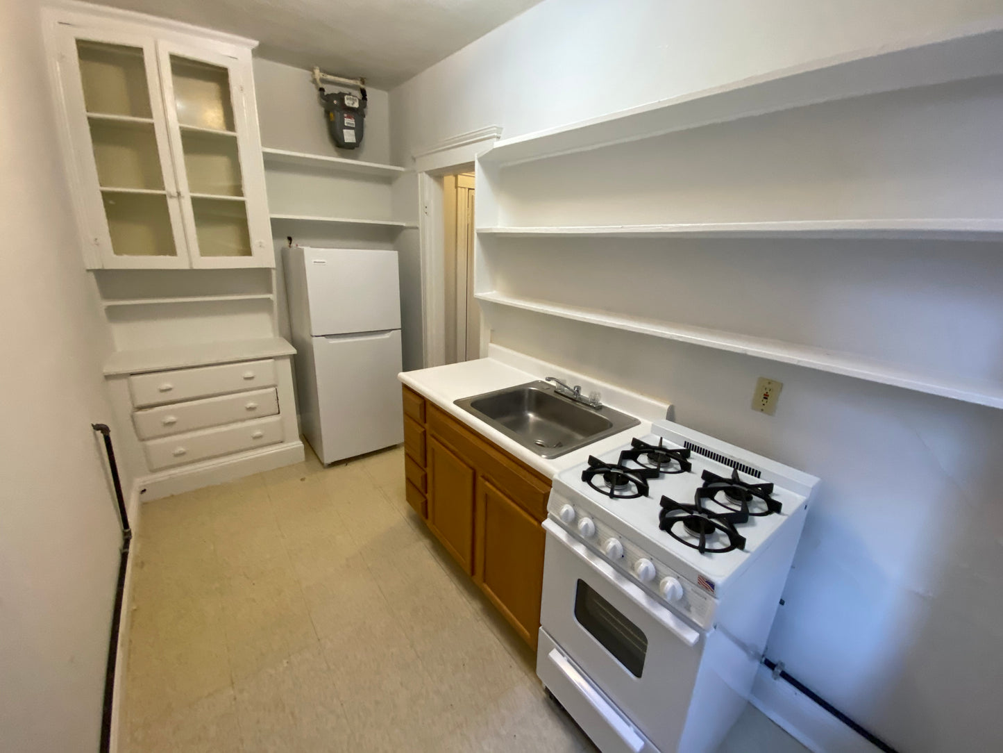 $2,450 / 423ft2 - ➽Vibrant Mission Hill Studio Available February! No Fee! (Mission Hill)