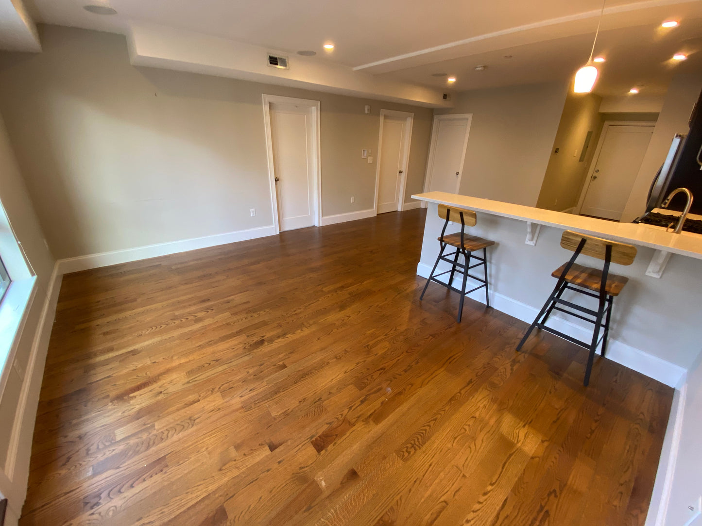 RENTED/OFF MARKET $4,100 / 2br - 823ft2 - ➽Airy South Boston/Seaport 2 Bedroom Available August! (South Boston)