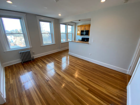 APPLICATION PENDING $1,950 / 430ft2 - ➽Beautiful Brighton Studio Available October! No Fee & HT/HW Included! (Brighton)