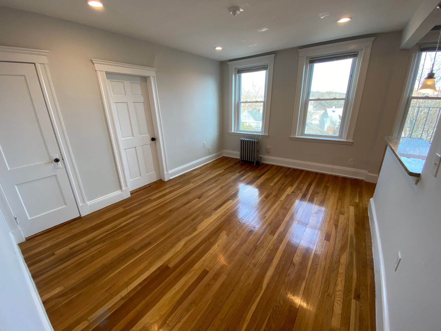 APPLICATION PENDING $1,950 / 430ft2 - ➽Beautiful Brighton Studio Available October! No Fee & HT/HW Included! (Brighton)
