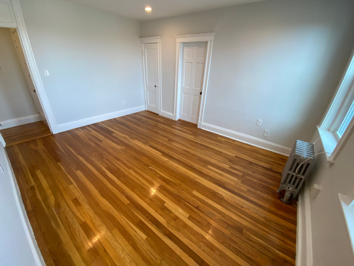 APPLICATION PENDING $1,950 / 430ft2 - ➽Beautiful Brighton Studio Available October! No Fee & HT/HW Included! (Brighton)