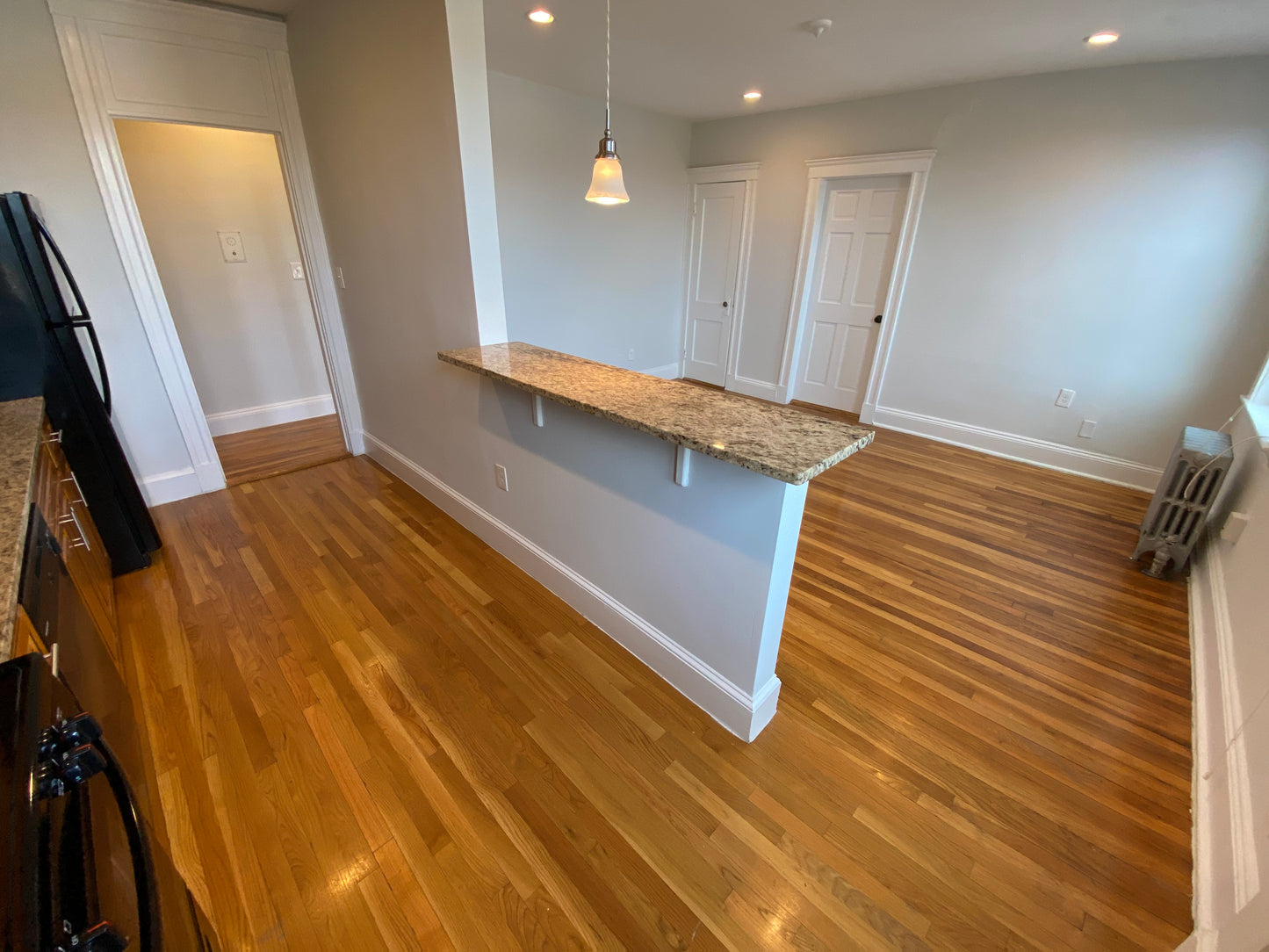 APPLICATION PENDING $1,950 / 430ft2 - ➽Beautiful Brighton Studio Available October! No Fee & HT/HW Included! (Brighton)