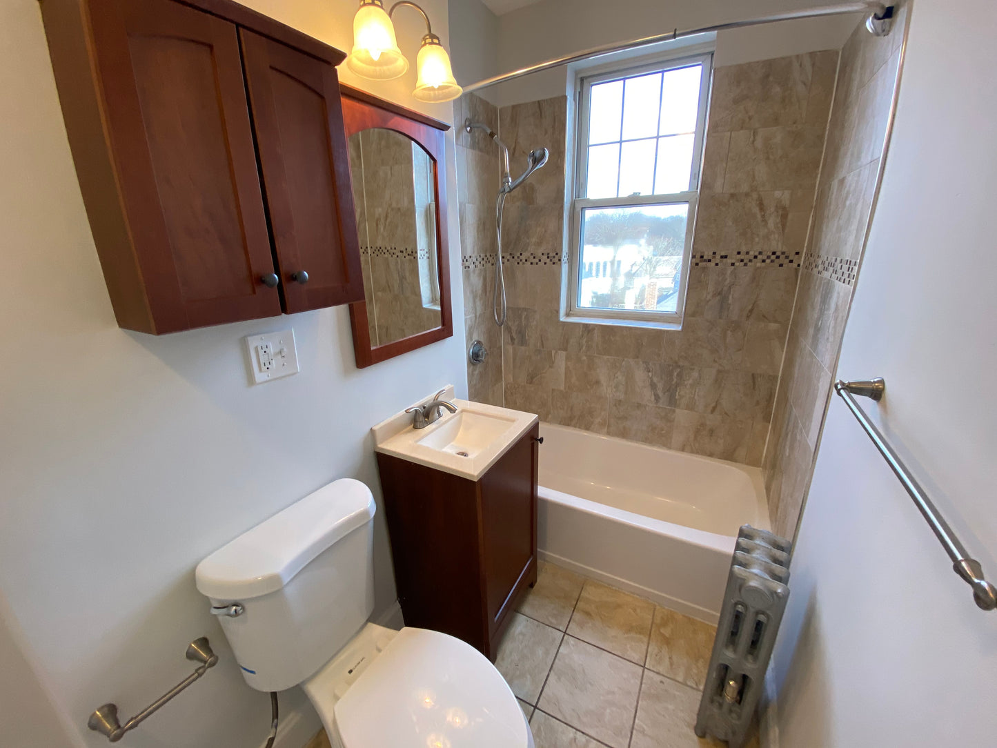 APPLICATION PENDING $1,950 / 430ft2 - ➽Beautiful Brighton Studio Available October! No Fee & HT/HW Included! (Brighton)