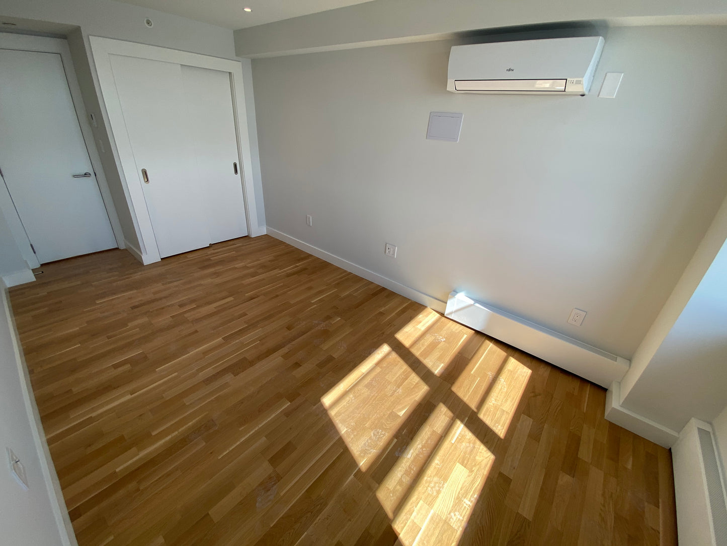 APPLICATION PENDING $3,075 / 2br - 810ft2 - ➽Stunning South Boston 2 Bedroom Available Now! Pet-Friendly! (South Boston)