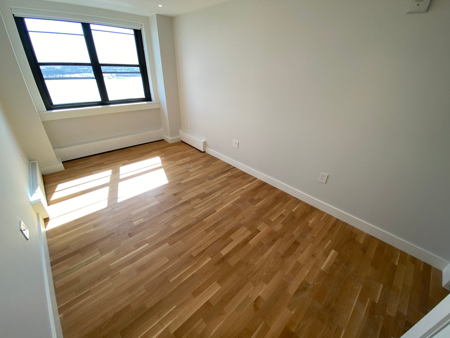 APPLICATION PENDING $3,075 / 2br - 810ft2 - ➽Stunning South Boston 2 Bedroom Available Now! Pet-Friendly! (South Boston)