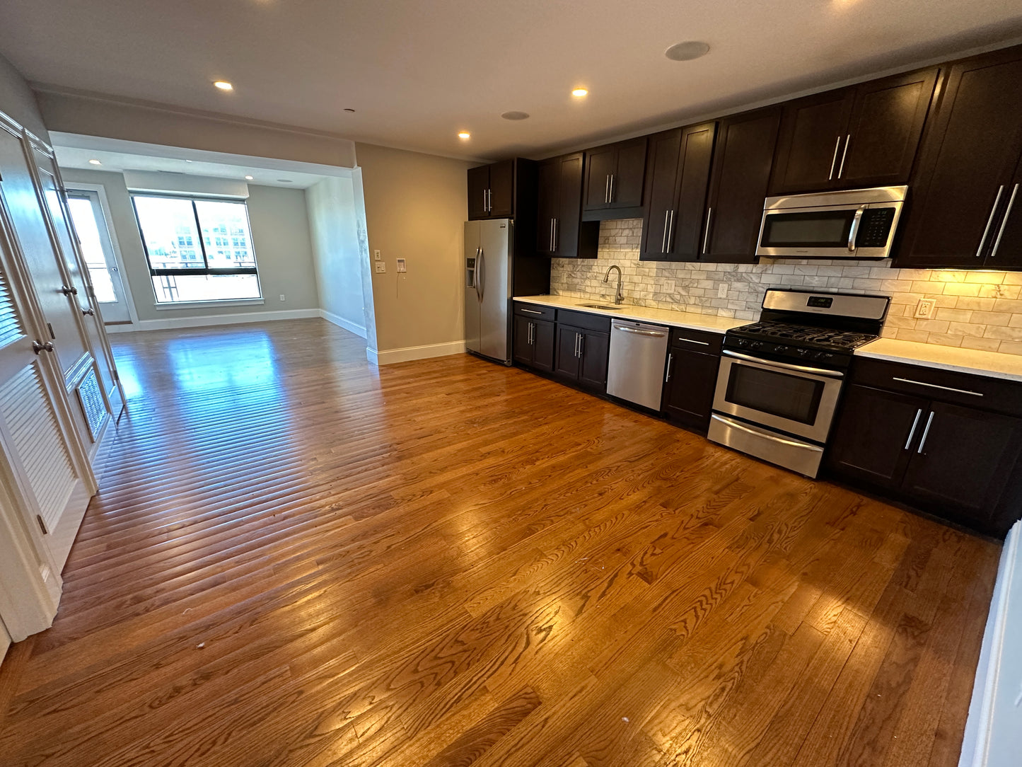 $3,710 / 2br - 1031ft2 - ➽Fantastic South Boston/Seaport 2 Bed 2 Bath Available 8/16! (South Boston)