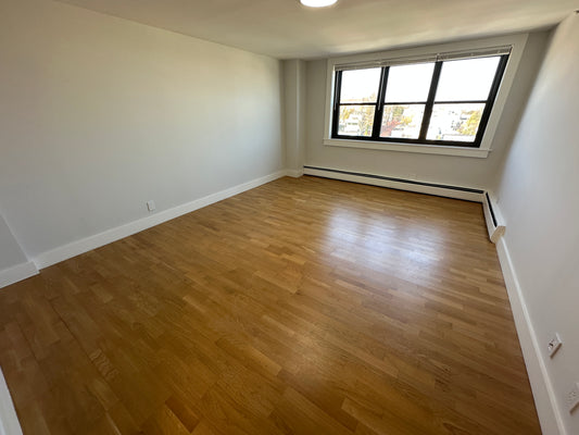 $2,850 / 1br - 570ft2 - ➽Airy South Boston 1 Bedroom Available August! Pet-Friendly! (South Boston)