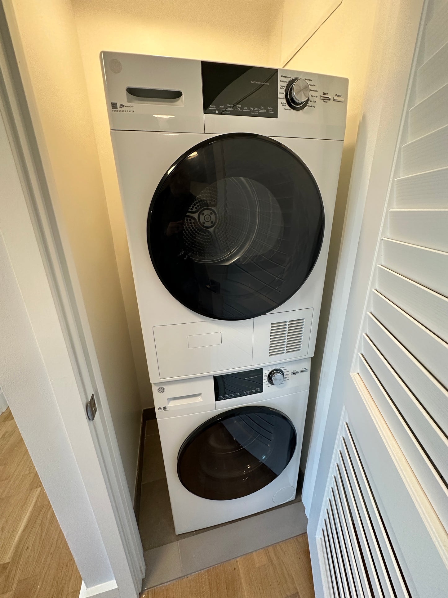 APPLICATION PENDING $2,850 / 1br - 570ft2 - ➽Airy South Boston 1 Bedroom Available August! Pet-Friendly! (South Boston)