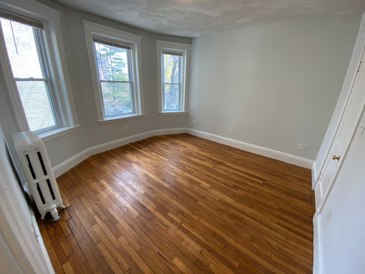 $2,400 / 323ft2 - ➽Bright Mission Hill Studio Available July! HT & HW Included! (Mission Hill)