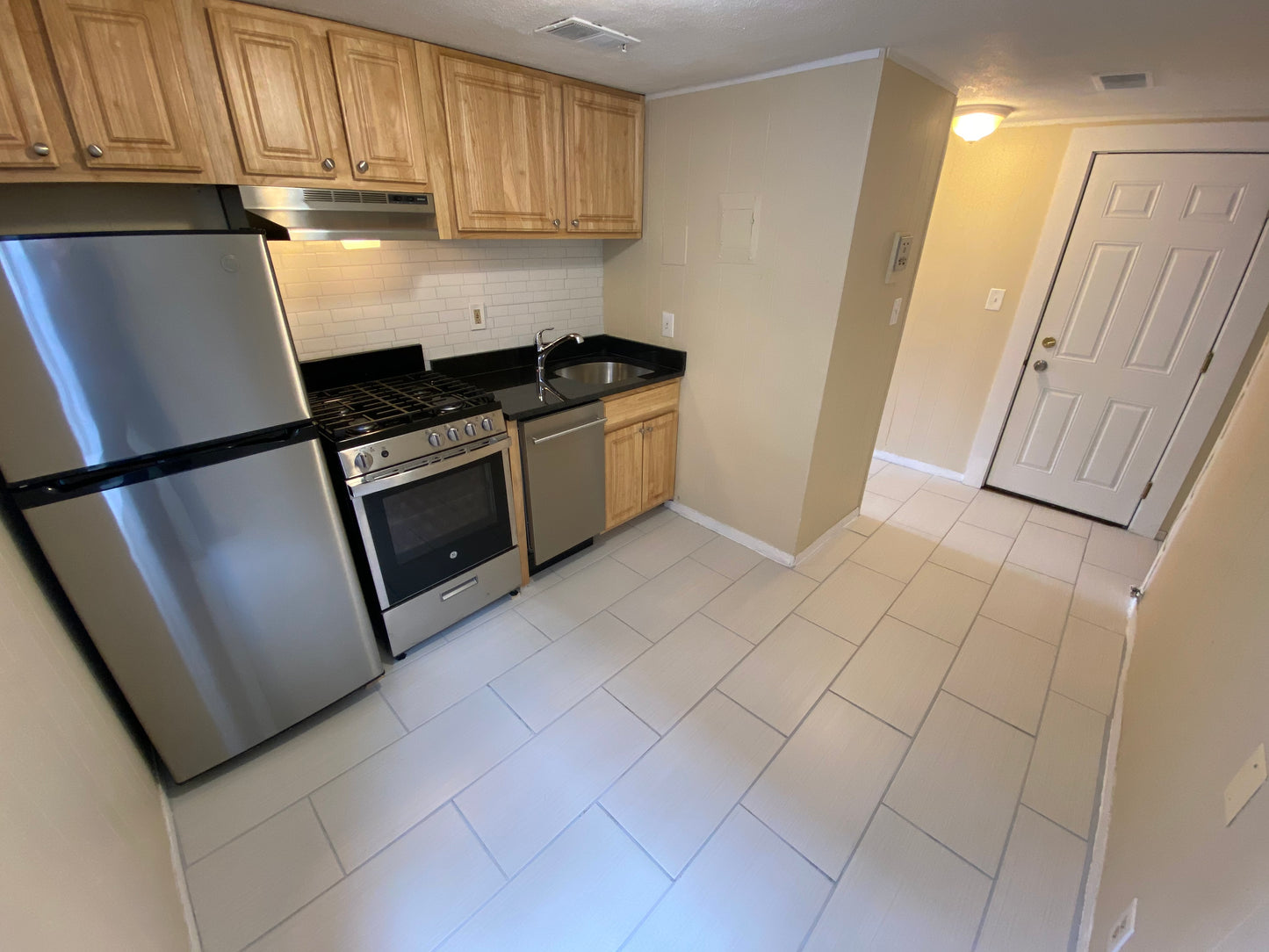 APPLICATION PENDING $2,650 / 1br - ➼Beautiful Beacon Hill 1 Bedroom w/No Fee! Pet-Friendly! (Beacon Hill)