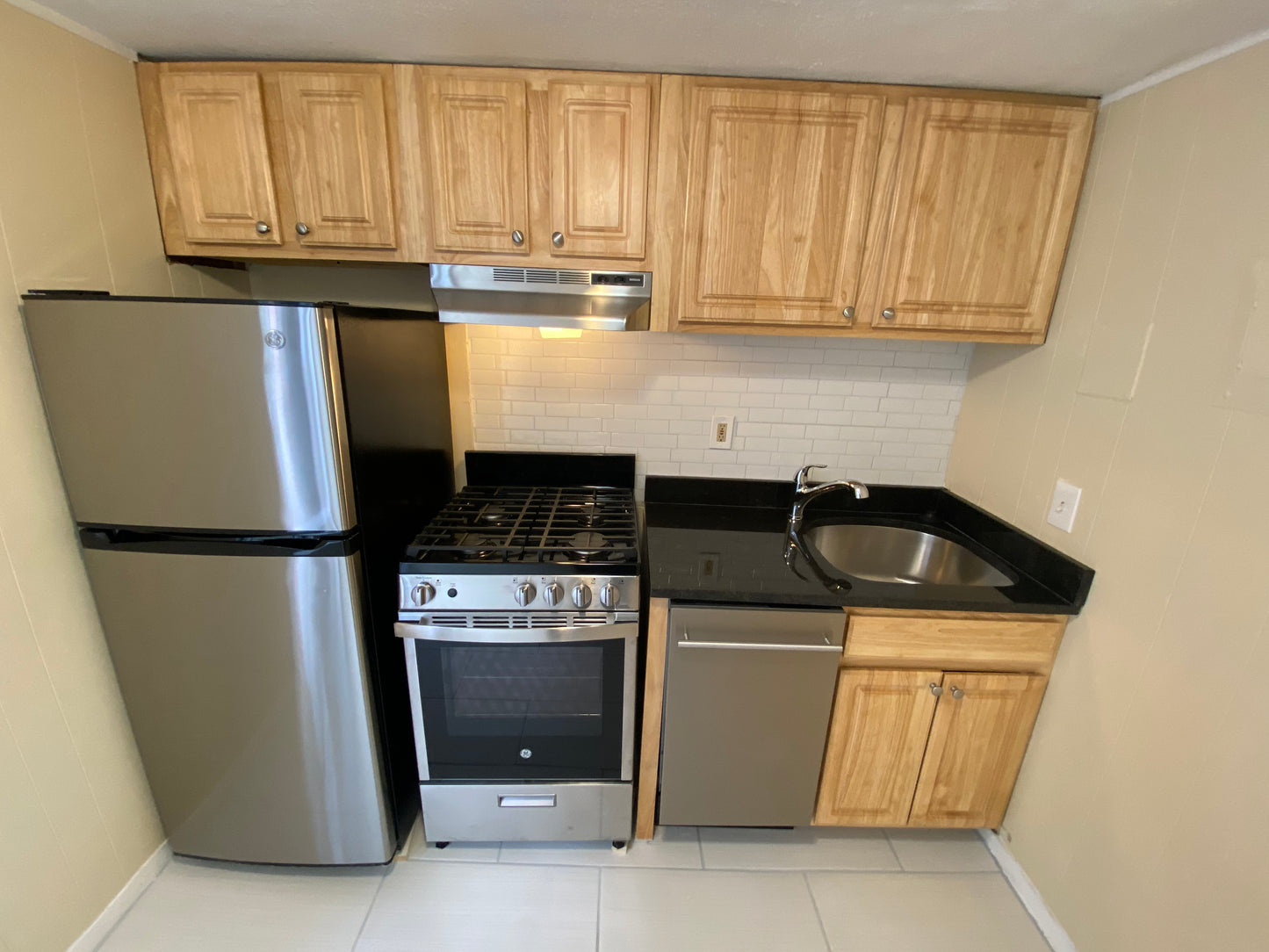APPLICATION PENDING $2,650 / 1br - ➼Beautiful Beacon Hill 1 Bedroom w/No Fee! Pet-Friendly! (Beacon Hill)