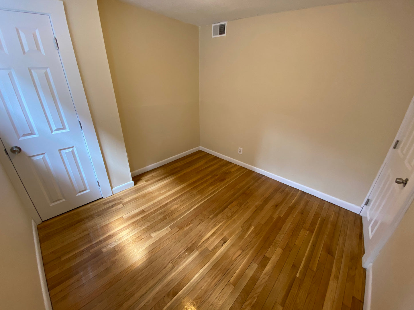 APPLICATION PENDING $2,650 / 1br - ➼Beautiful Beacon Hill 1 Bedroom w/No Fee! Pet-Friendly! (Beacon Hill)