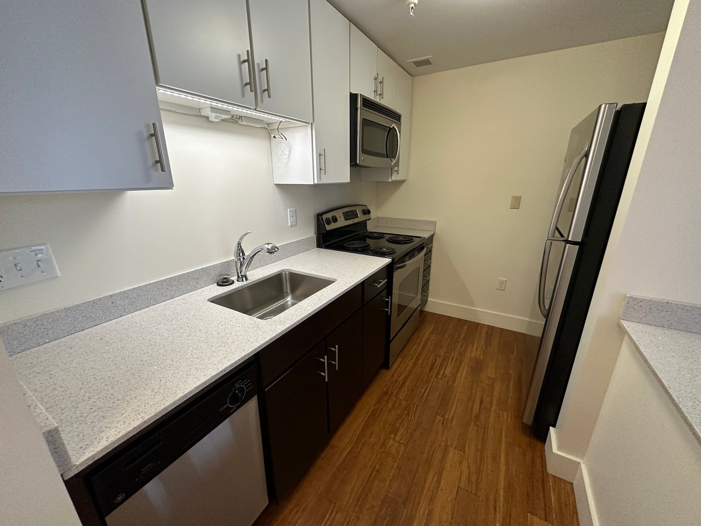 $3,300 / 1br - 603ft2 - ➽Profound Midtown 1 Bedroom Available June! Pet-Friendly! (Midtown)