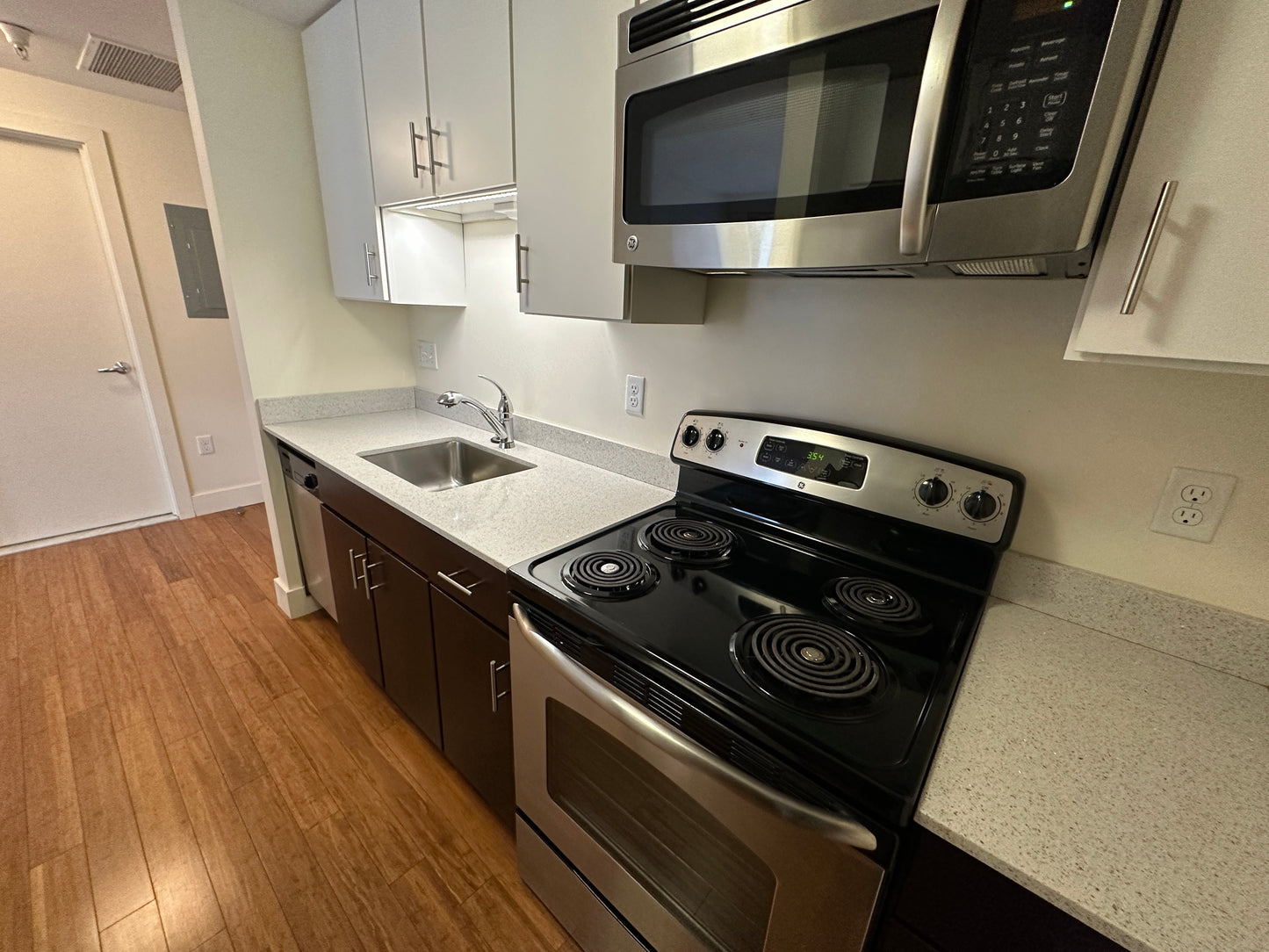 $3,300 / 1br - 603ft2 - ➽Profound Midtown 1 Bedroom Available June! Pet-Friendly! (Midtown)