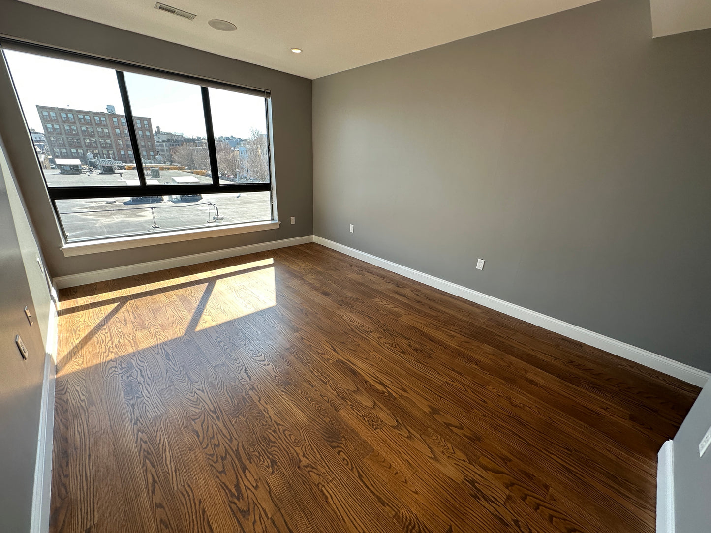 $3,710 / 2br - 1031ft2 - ➽Fantastic South Boston/Seaport 2 Bed 2 Bath Available 8/16! (South Boston)