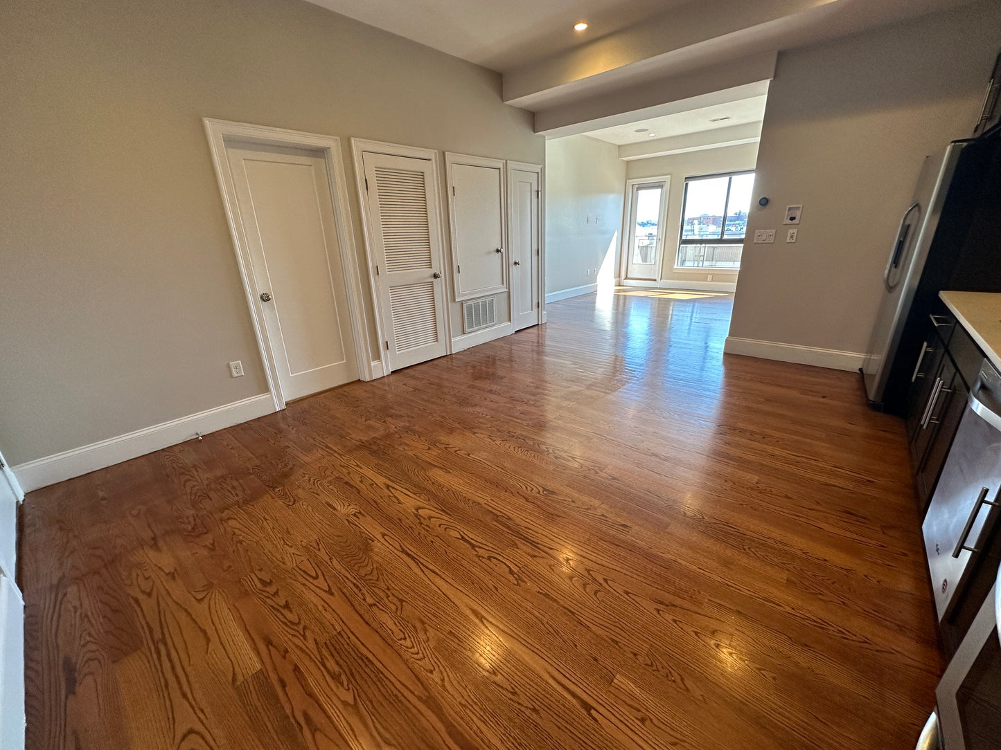 APPLICATION PENDING $4,400 / 2br - 1031ft2 - ➽Stunning Top Floor South Boston/Seaport 2 Bed 2 Bath Available January! No Fee (South Boston)
