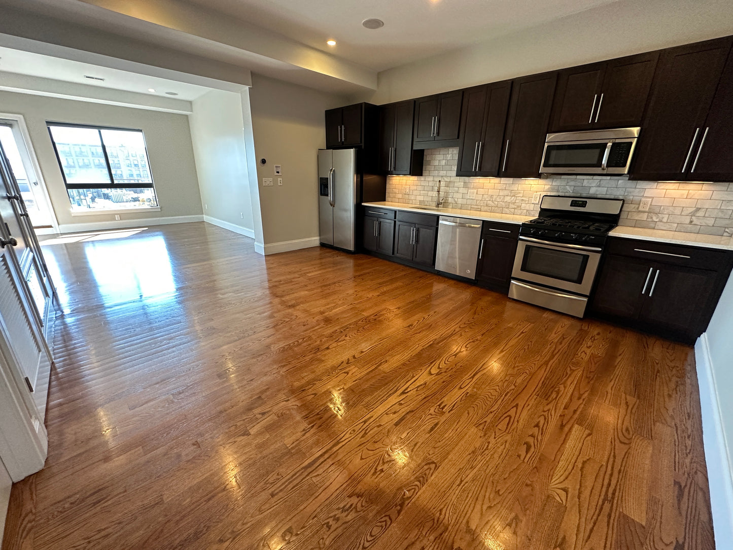 APPLICATION PENDING $4,400 / 2br - 1031ft2 - ➽Stunning Top Floor South Boston/Seaport 2 Bed 2 Bath Available January! No Fee (South Boston)