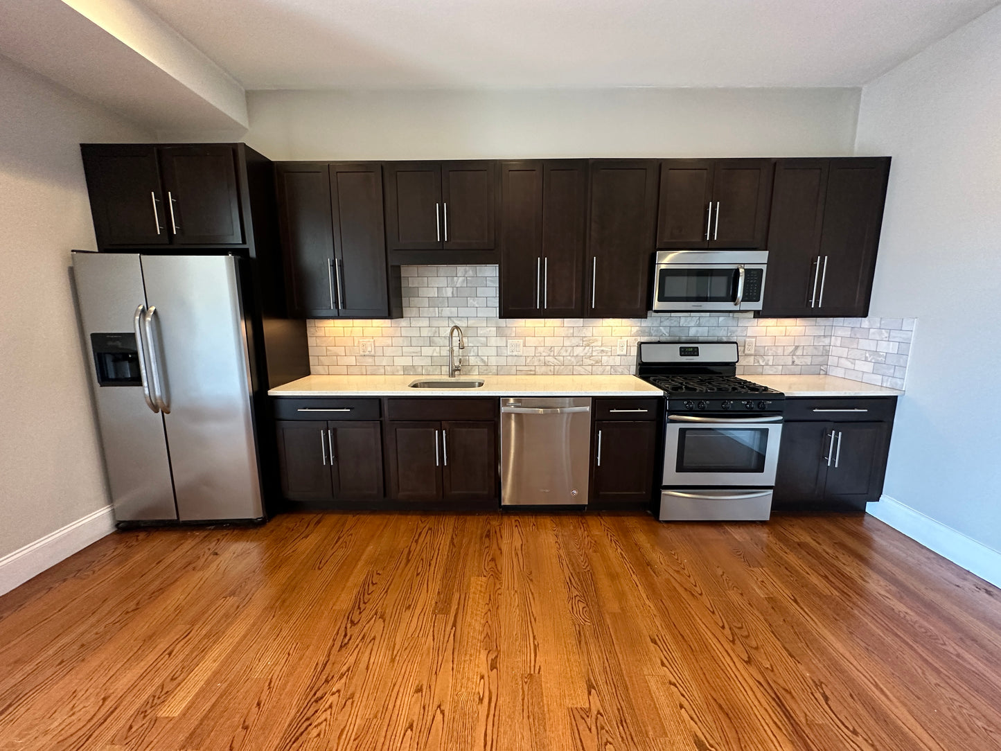 APPLICATION PENDING $4,400 / 2br - 1031ft2 - ➽Stunning Top Floor South Boston/Seaport 2 Bed 2 Bath Available January! No Fee (South Boston)
