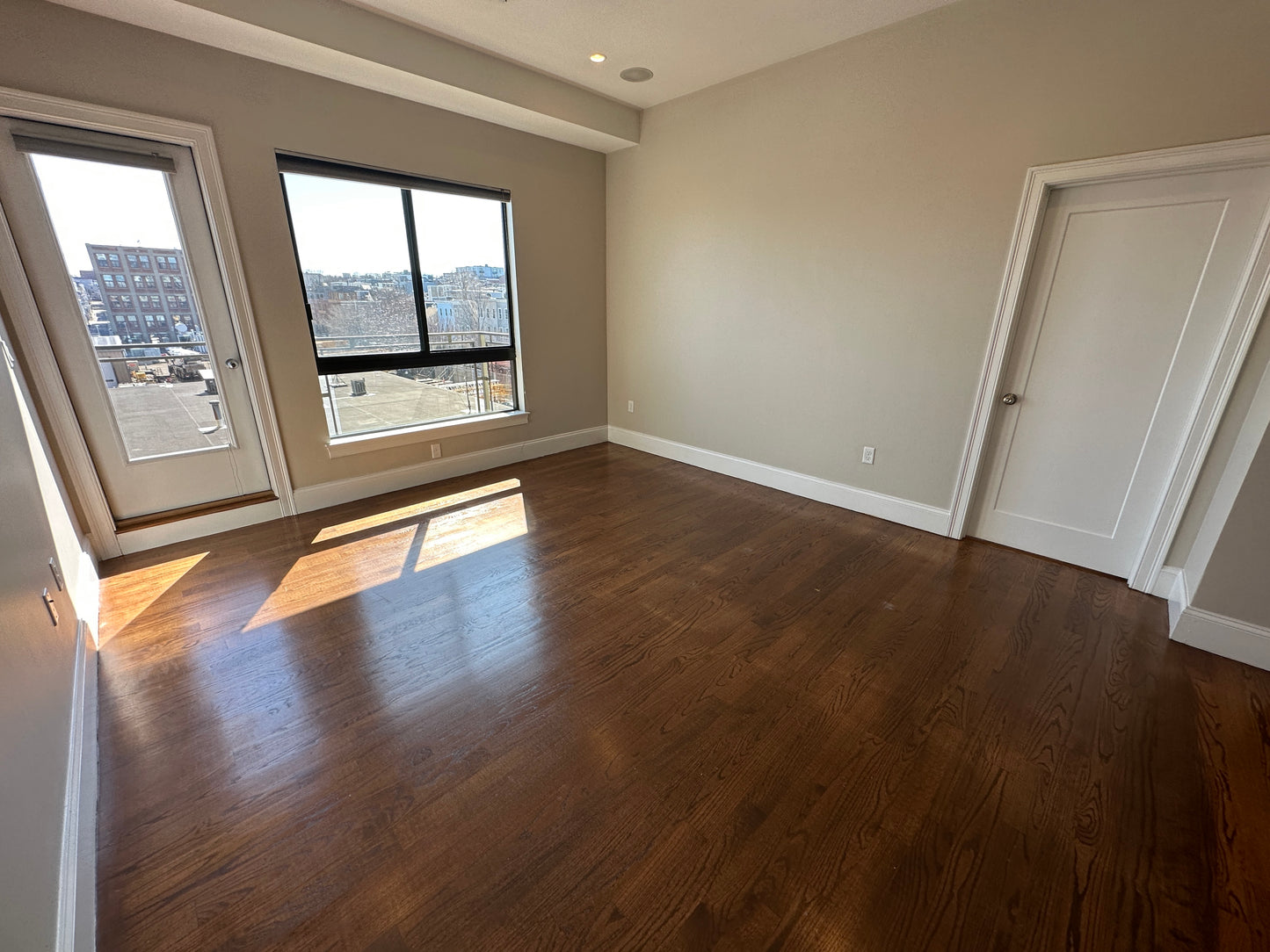 APPLICATION PENDING $4,400 / 2br - 1031ft2 - ➽Stunning Top Floor South Boston/Seaport 2 Bed 2 Bath Available January! No Fee (South Boston)