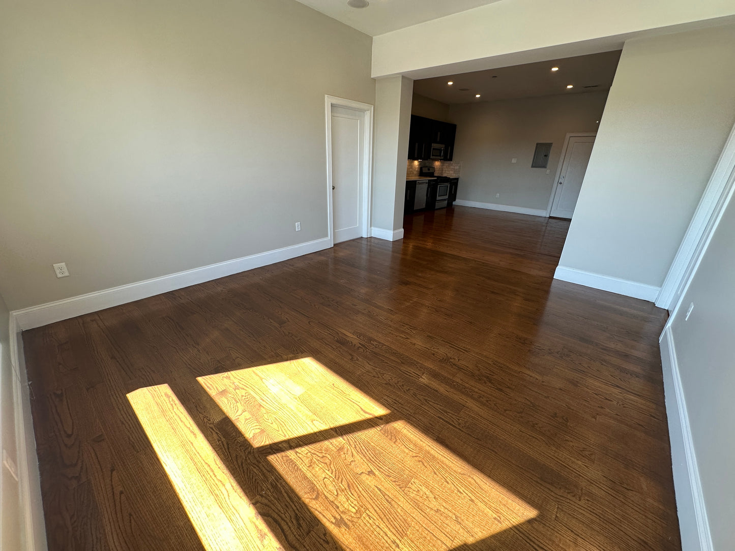 APPLICATION PENDING $4,400 / 2br - 1031ft2 - ➽Stunning Top Floor South Boston/Seaport 2 Bed 2 Bath Available January! No Fee (South Boston)