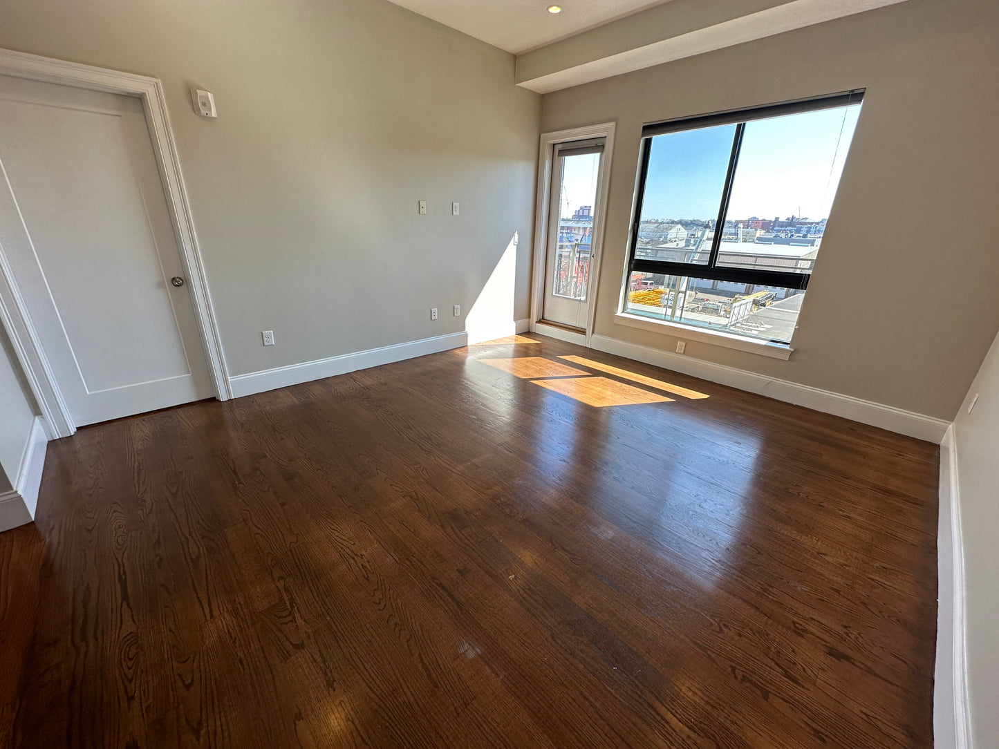 APPLICATION PENDING $4,400 / 2br - 1031ft2 - ➽Stunning Top Floor South Boston/Seaport 2 Bed 2 Bath Available January! No Fee (South Boston)